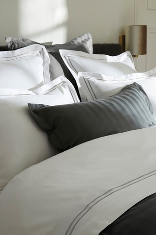 2 taies d'oreiller en satin de coton 80 fils/cm² Nice - Gris et blanc