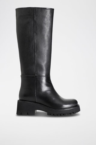 Botas em couro 
Preto