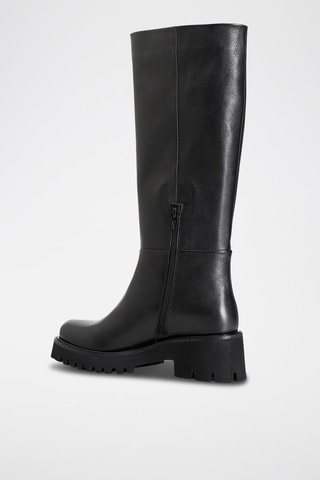 Botas em couro 
Preto