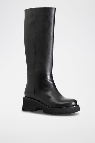 Botas em couro 
Preto