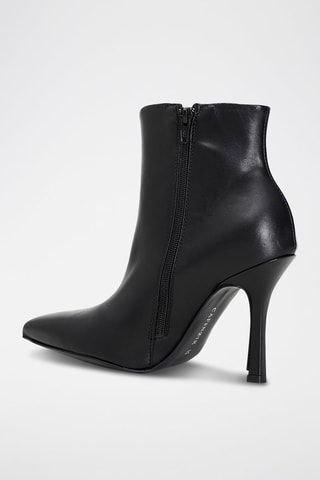 Botins em couro 
Preto