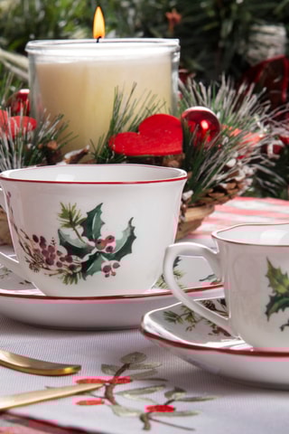 Tasse et soucoupe en porcelaine