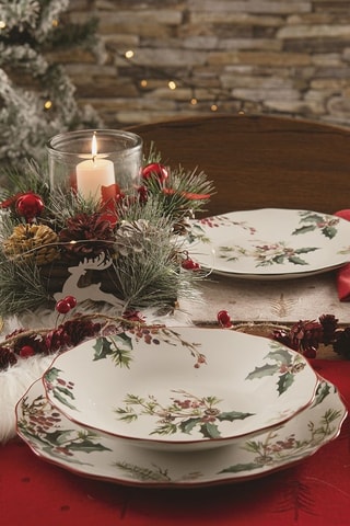 18 assiettes plates en porcelaine – 20,7, 22,5 et 27 cm