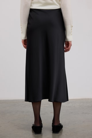 Saia midi Preto