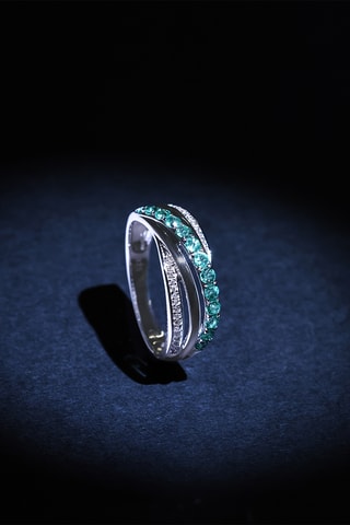 Bague Lucy - Or blanc, diamants et émeraudes