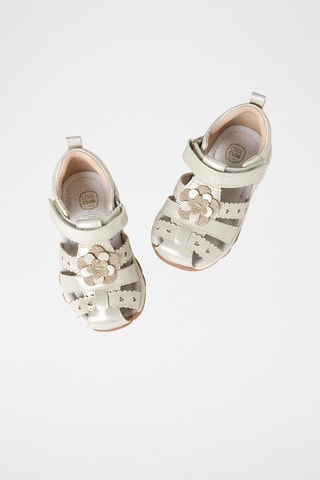 Sandalen Ecru