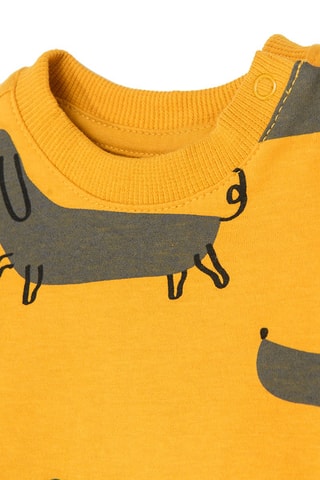 T-shirt. Mosterdgeel