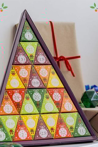 Calendrier de l'avent triangle rouge 25 sachets pyramides - 50 g