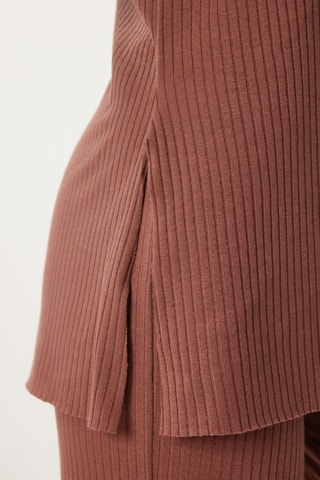 Blusa e calças - Castanho