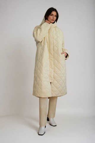 Lange gewatteerde jas met capuchon - Beige