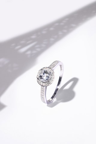 Ring Isis Witgoud, Diamanten en Topaas