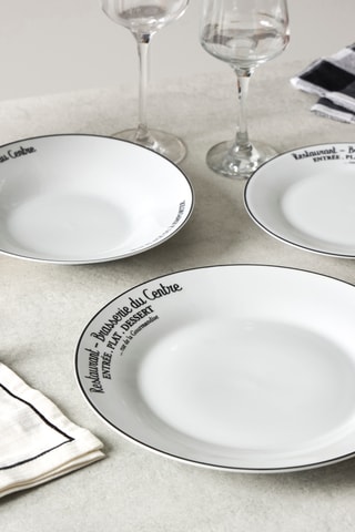 Service en porcelaine - 18 pièces