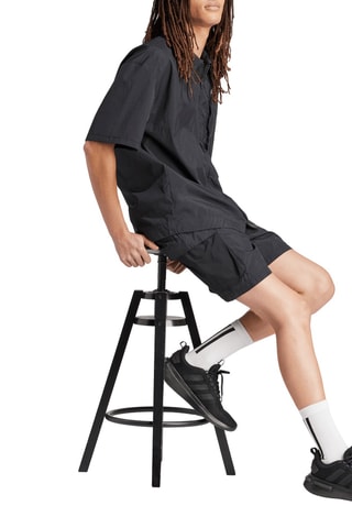 Short Cargo City Escape - Noir