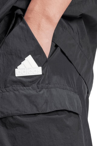 Short Cargo City Escape - Noir