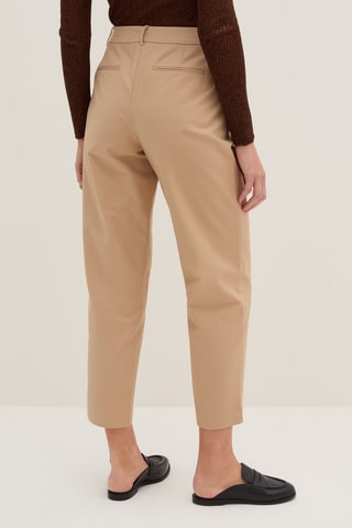 Calças corte cenoura 7/8 - Bege
