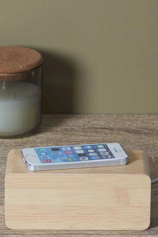 Réveil avec chargeur à induction