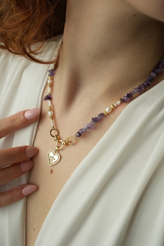 Collier - Plaqué or jaune, améthystes et nacre