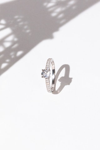 Anel Héra  Ouro branco, diamantes e topázio