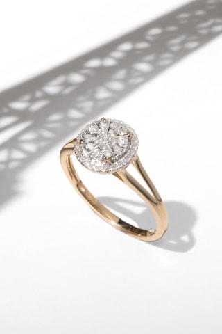 Anel 
Ouro amarelo e diamantes