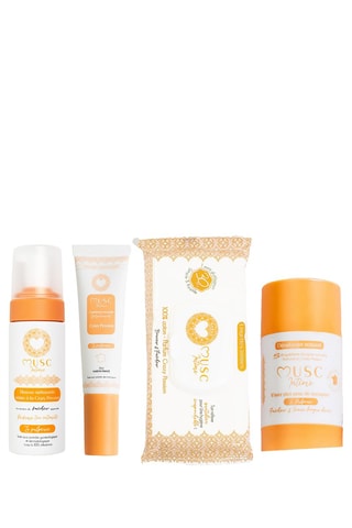 	Desodorizante natural Crazy Passion La Pulpeuse - 50 g, gel permanente Crazy Passion - 30 ml, Toalhetes íntimos Crazy Passion - 30 toalhetes e Espuma de limpeza íntima com Crazy Passion La Pulpeuse - 150 ml