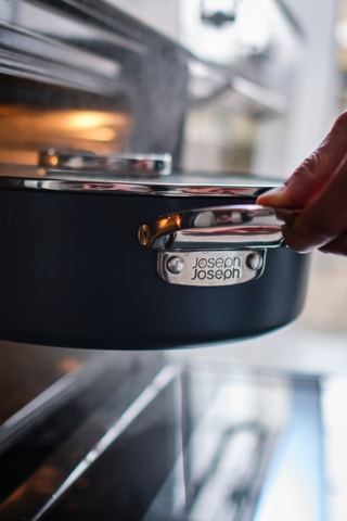 Cocotte revêtement céramique Space - 28 cm