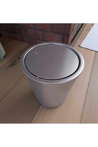 Poubelle de salle de bain à couvercle pivotant - Argenté