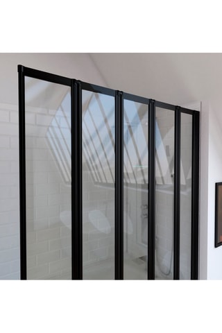 Pare-baignoire 5 volets pivotants 
Transparent et noir