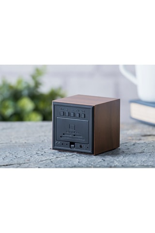 Despertador em nogueira Cube Click Clock Natural e verde