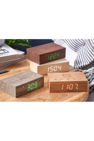 Despertador em madeira dura Flip Click Clock Natural e verde