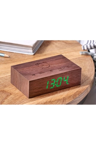 Despertador em nogueira Cube Click Clock Natural e verde