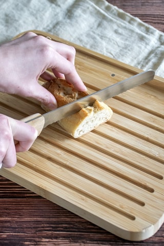 Planche à découper et couteau à pain en acier inoxydable et bambou - 32 cm