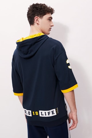 Sweat à capuche - 
Bleu marine et jaune