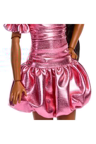 Boneca Estilo Deluxe com vestido corte bola coral metalizado Barbie - A partir dos 48 meses