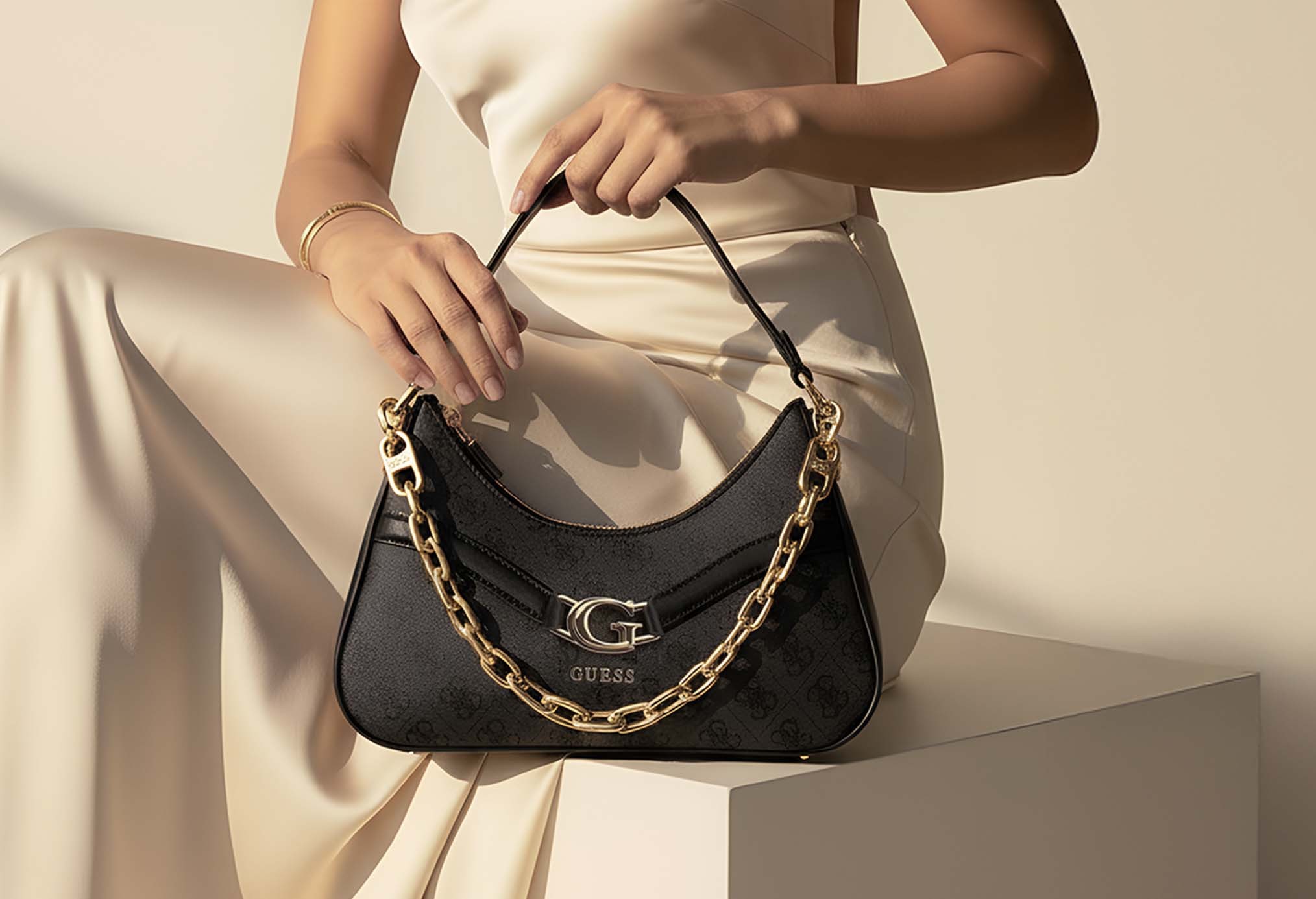 GUESS à prix discount sur SHOWROOMPRIVÉ