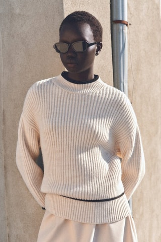 Pull-over col montant détails contrastés - Beige