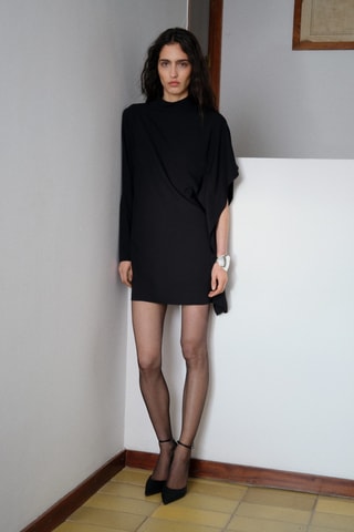 Robe courte manches asymétriques - Noir