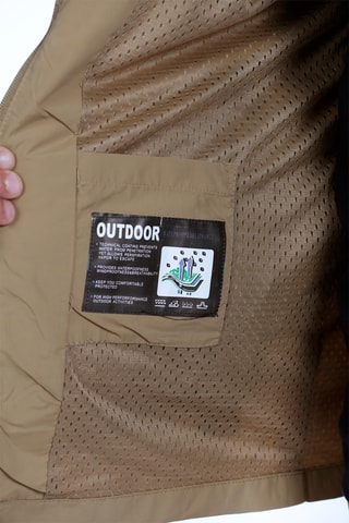 Corta-vento regular com capuz - Bege