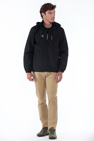 Corta-vento regular com capuz - Preto