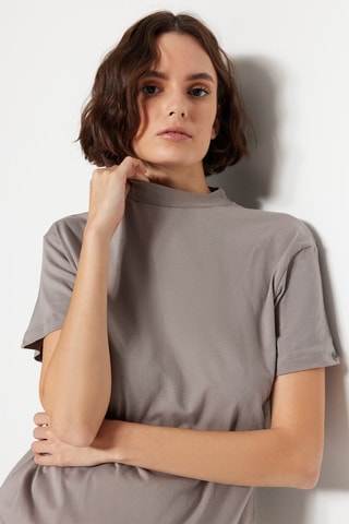 2 t-shirts Verde-água e bege