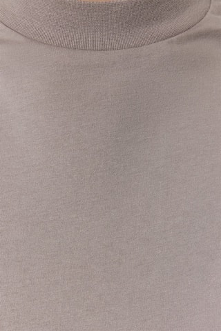 2 t-shirts Verde-água e bege