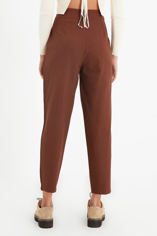 Calças corte cenoura 7/8 cintura alta - Castanho