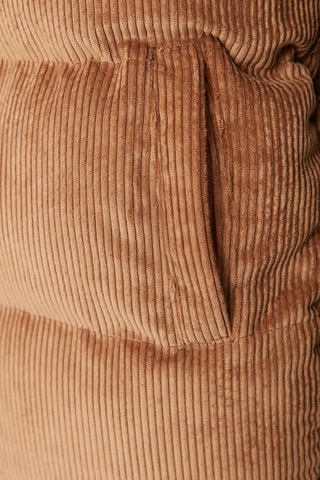 Colete acolchoado em veludo - Camel