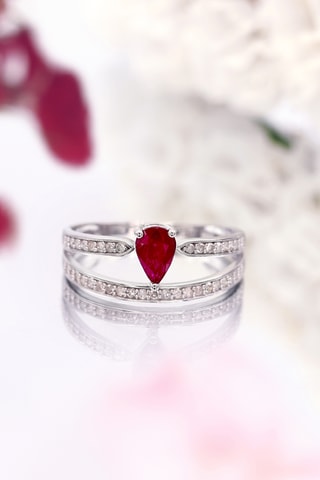 Anel Eugenie Ouro branco, diamantes e rubis