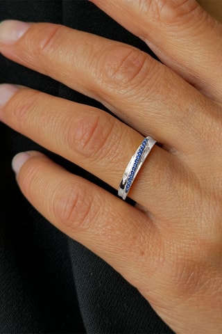 Bague - Or blanc et saphirs