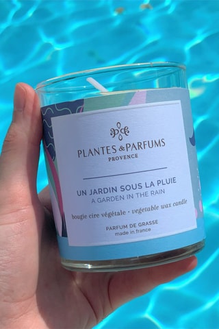 Bougie végétale parfumée 180 g -  Un Jardin sous la Pluie