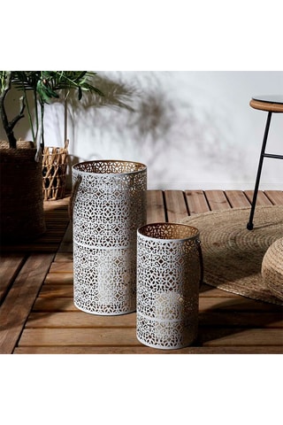 2 lanternas 
39 e 42 cm - Branco e dourado