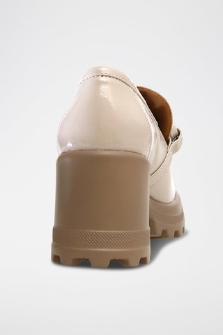 Lakleren Mocassins met Hak Carine - Beige