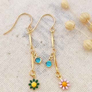 Boucles d'oreilles fleurs - Laiton plaqué or & pierres multicolores