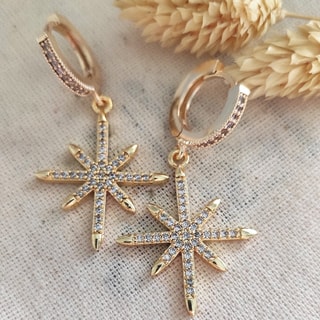 Boucles d'oreilles pendantes en étoile polaire - Laiton doré, plaqué or & pierres de zircon