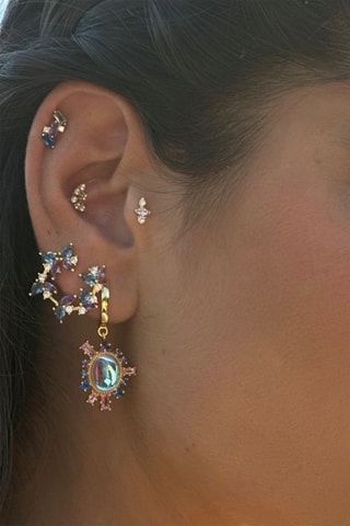 Brincos assimétricos Alana - Prata banhada a ouro amarelo, zircões e espinelas